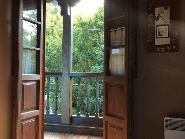 Apartamentos Rurales La Caviana