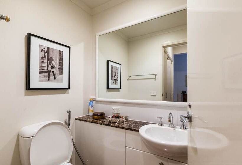 Jasmine, 2bdr Port Melbourne House