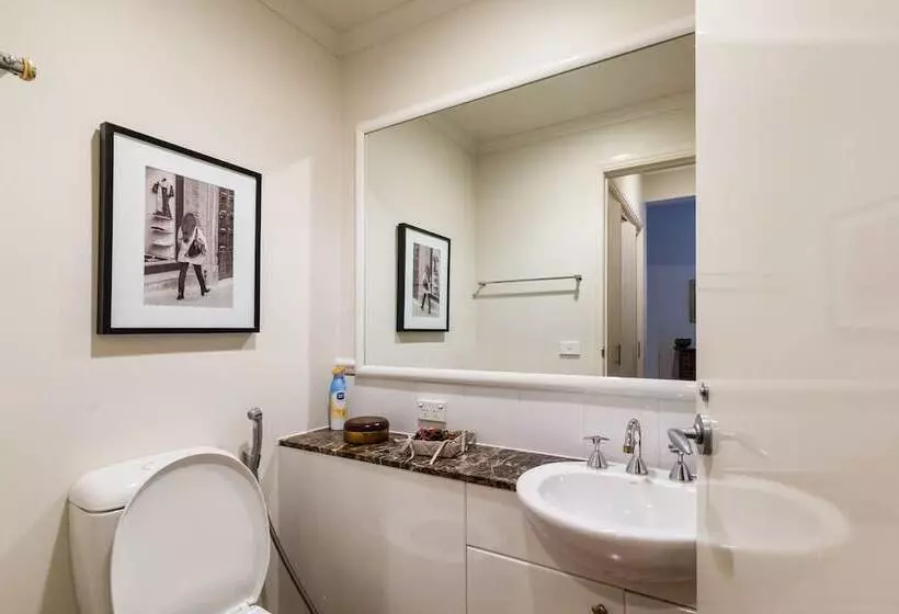 Jasmine, 2bdr Port Melbourne House