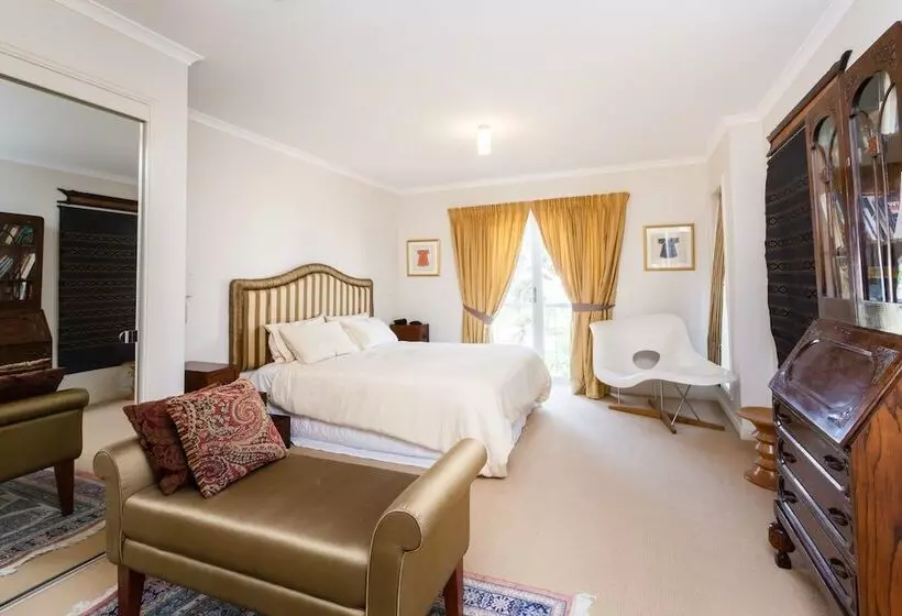 Jasmine, 2bdr Port Melbourne House