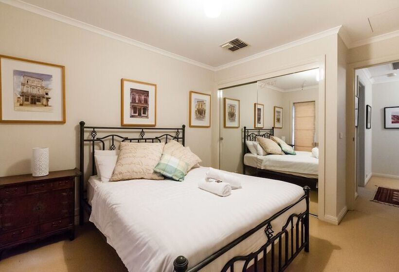 Jasmine, 2bdr Port Melbourne House