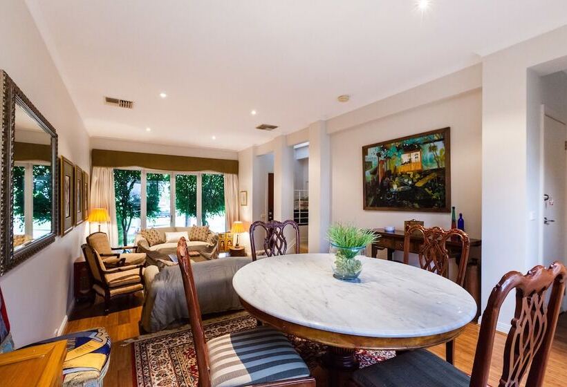 Jasmine, 2bdr Port Melbourne House