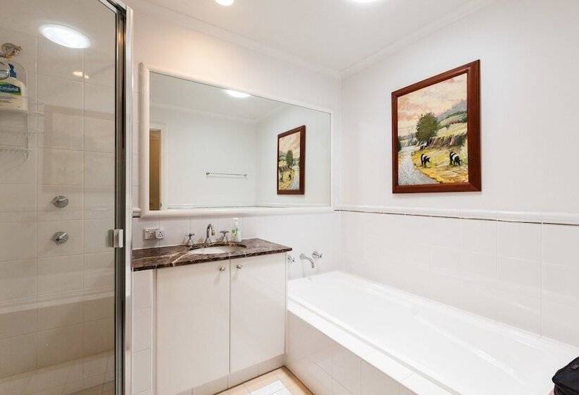 Jasmine, 2bdr Port Melbourne House