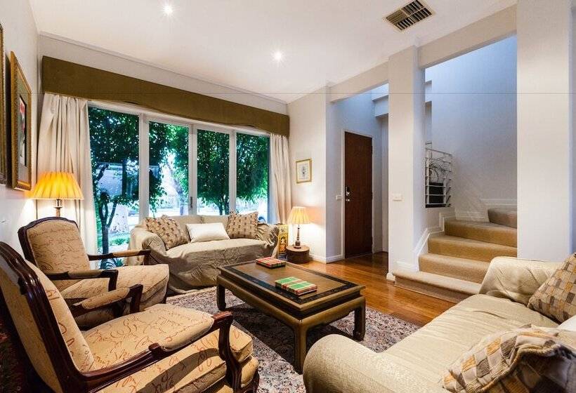 Jasmine, 2bdr Port Melbourne House