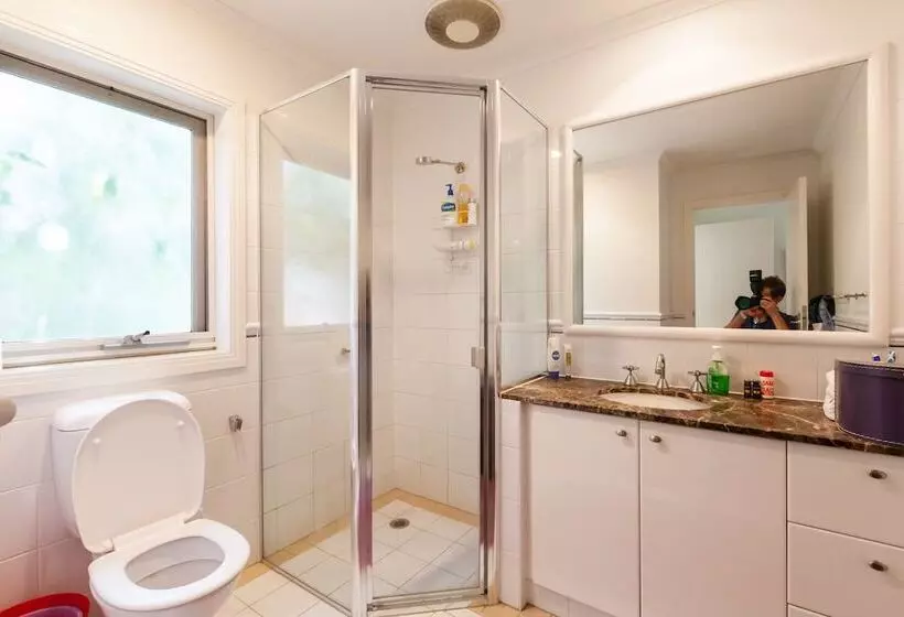 Jasmine, 2bdr Port Melbourne House