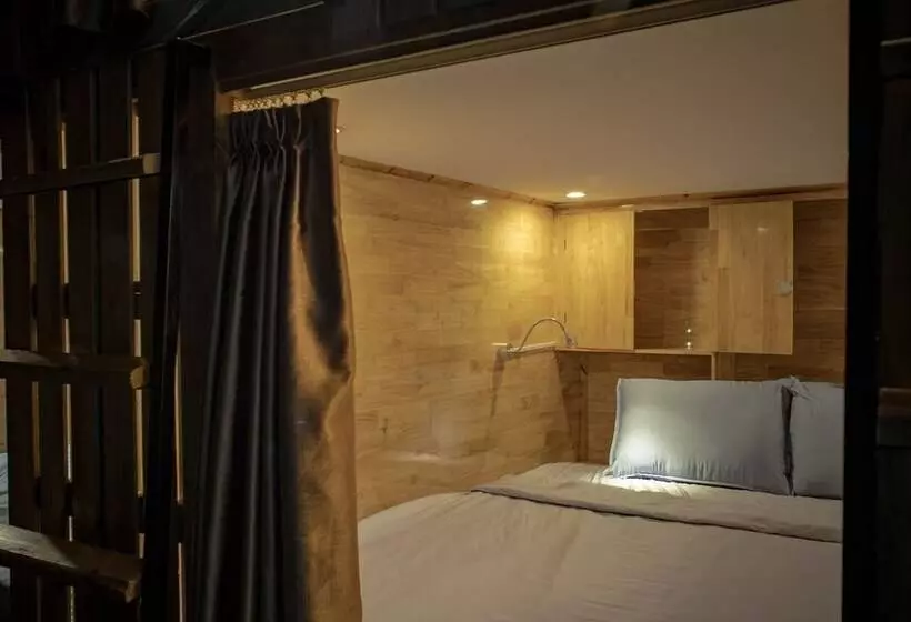 Catba Pod Hostel