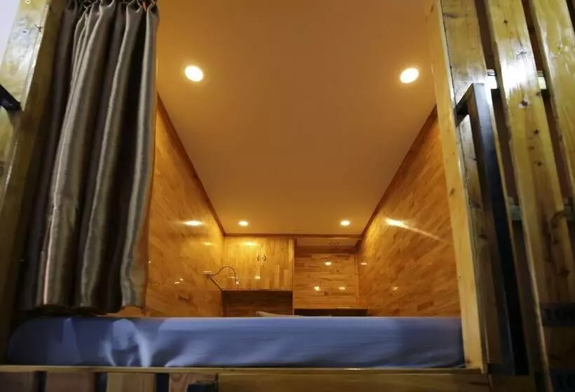 Catba Pod Hostel