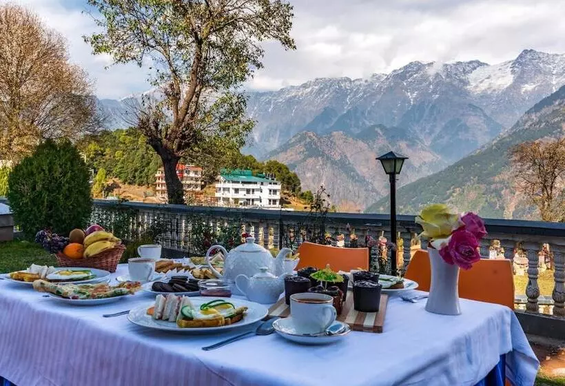 Hotelli Himgiri Resorts N Spa