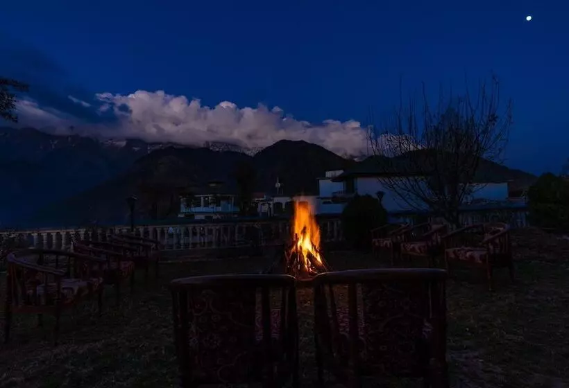 Hotelli Himgiri Resorts N Spa