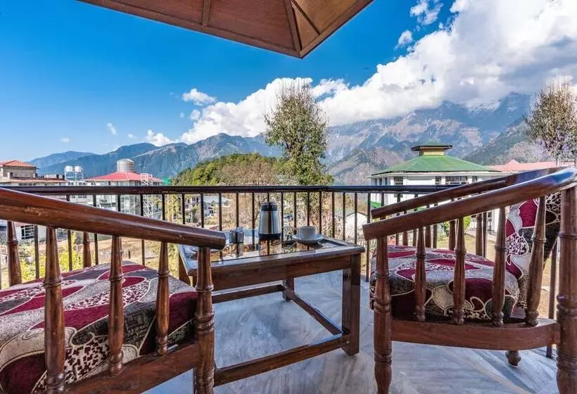 Hotelli Himgiri Resorts N Spa