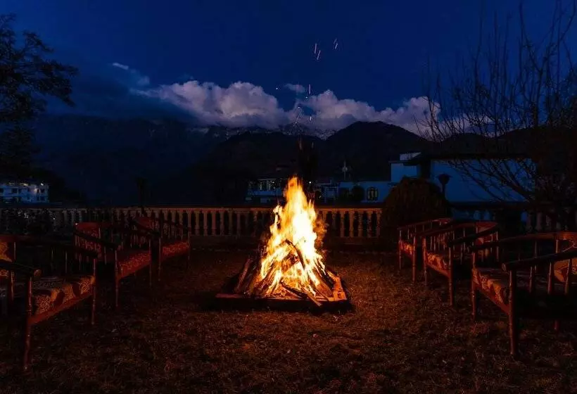 Hotelli Himgiri Resorts N Spa