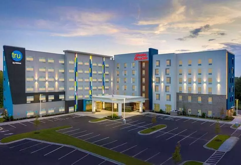 هتل Tru By Hilton Charlotte Airport Lake Pointe