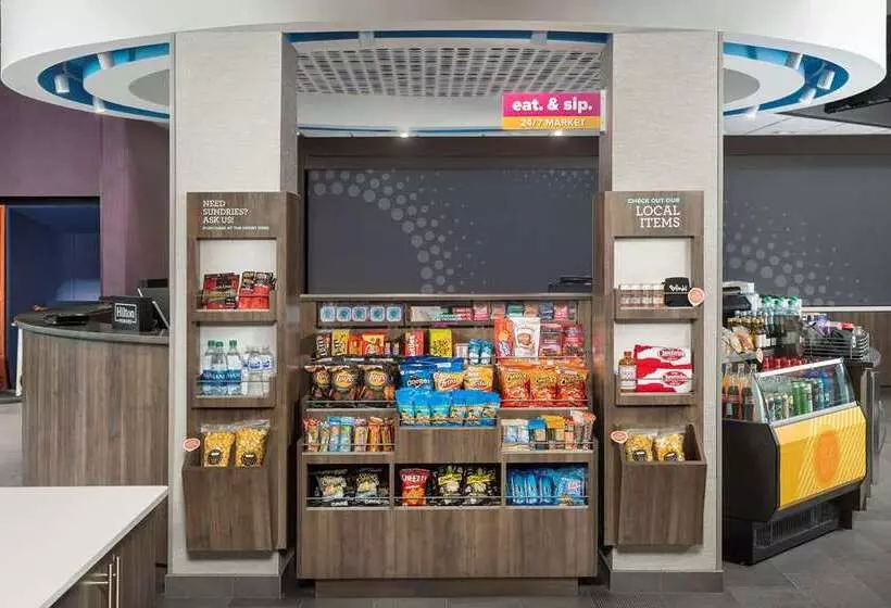 هتل Tru By Hilton Charlotte Airport Lake Pointe