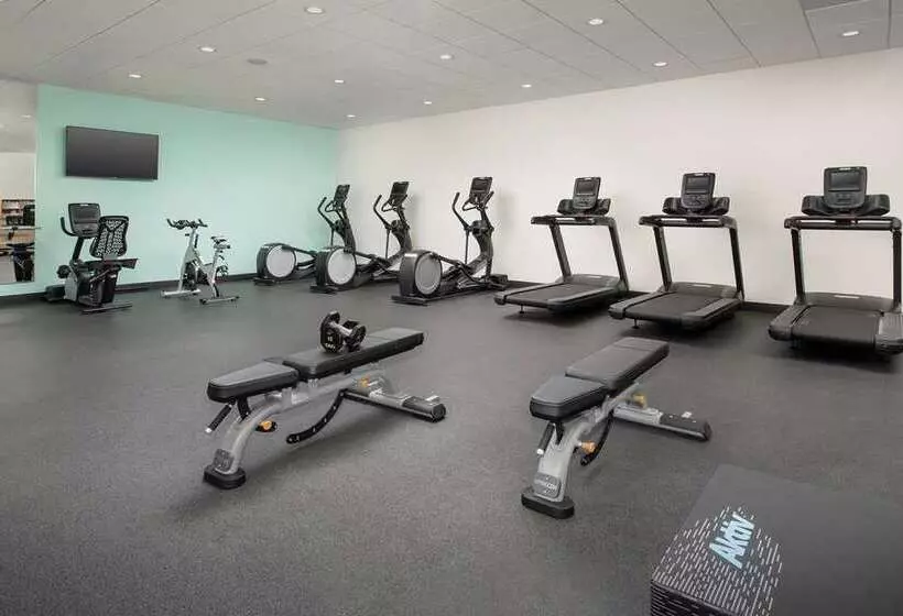 هتل Tru By Hilton Charlotte Airport Lake Pointe