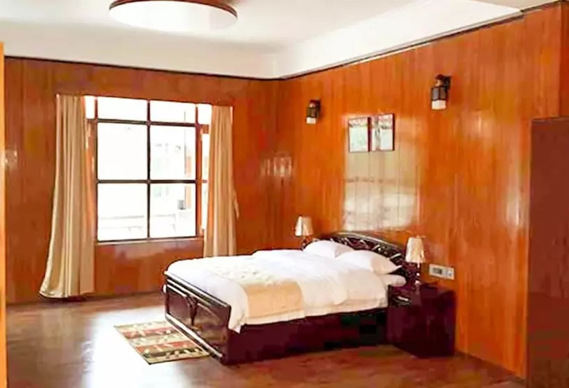 هتل Alpine Village Resort