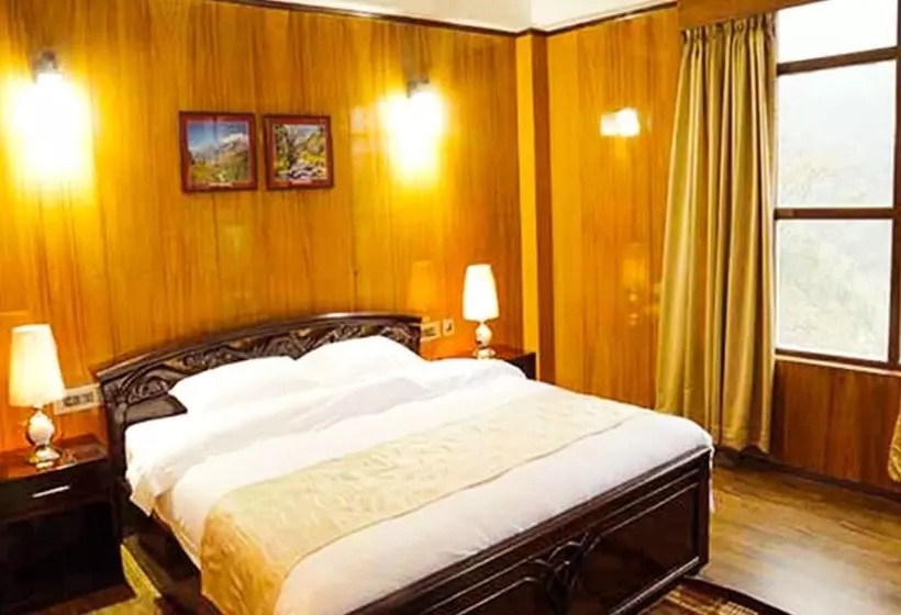 هتل Alpine Village Resort