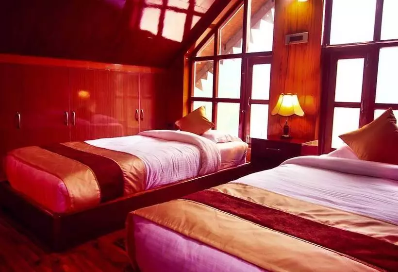 هتل Alpine Village Resort