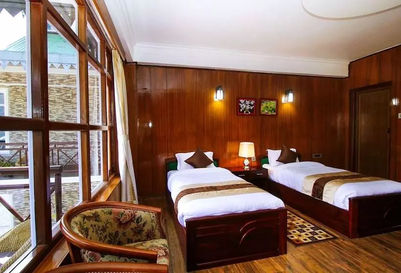 هتل Alpine Village Resort