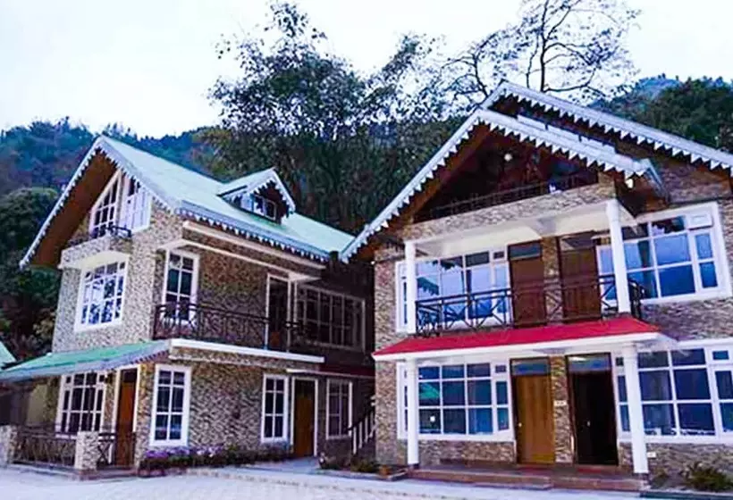 هتل Alpine Village Resort