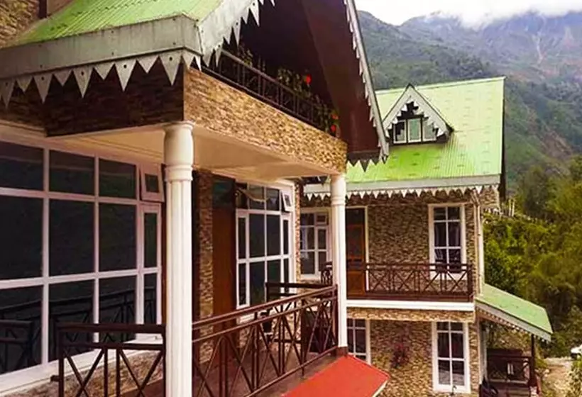 هتل Alpine Village Resort