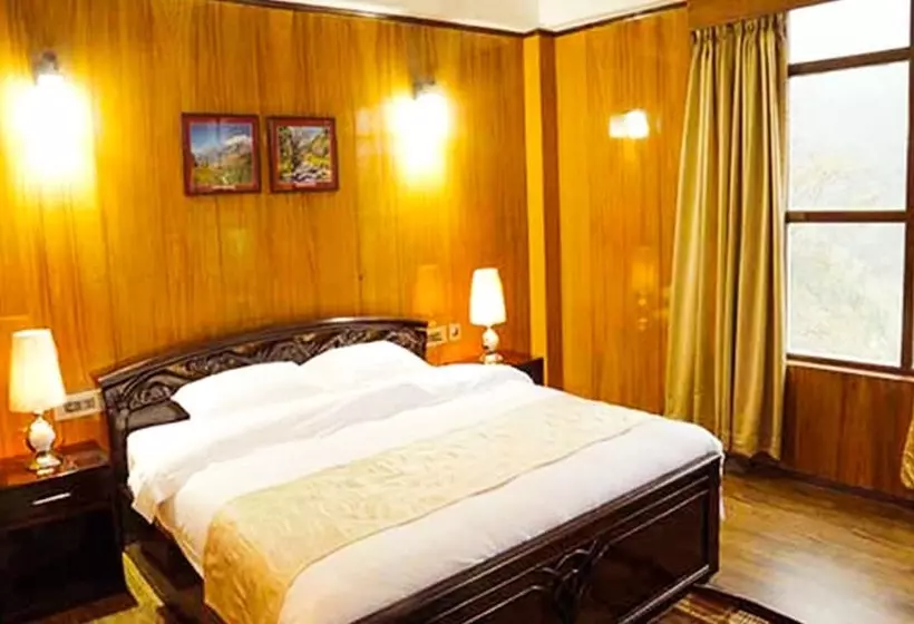 هتل Alpine Village Resort