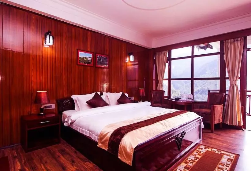هتل Alpine Village Resort