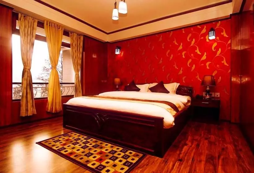 هتل Alpine Village Resort