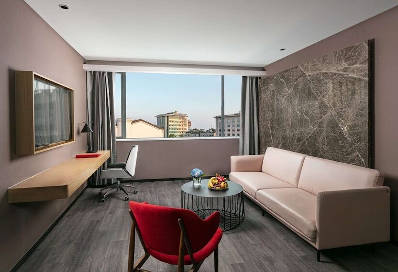 فندق Ramada By Wyndham Yangzhou Slender West Lake