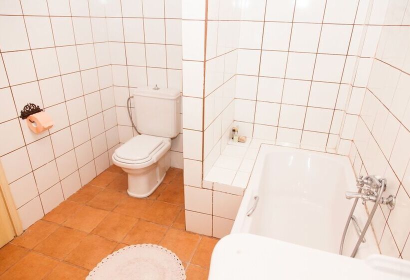 Utopia Mountain Chalet