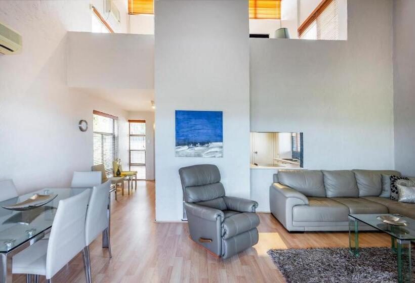 Como Mezzanine Retreat Executive Escapes