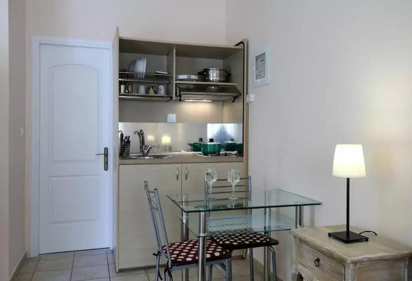 ホテル Apartments Avra