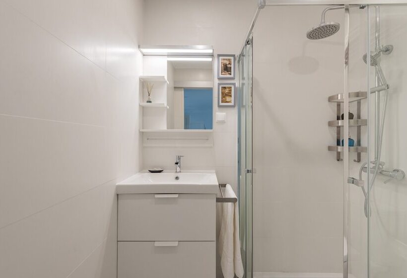 Light Filled Apartment, By Timecooler