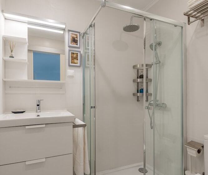 Light Filled Apartment, By Timecooler