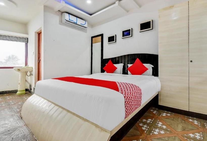 Hotell Oyo 62873 Daivik Comforts