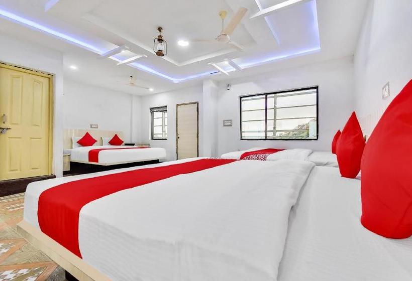 Hotell Oyo 62873 Daivik Comforts