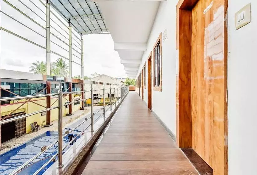 ホテル Oyo 62873 Daivik Comforts