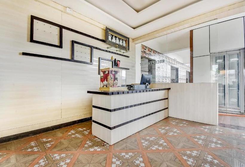 Hotell Oyo 62873 Daivik Comforts