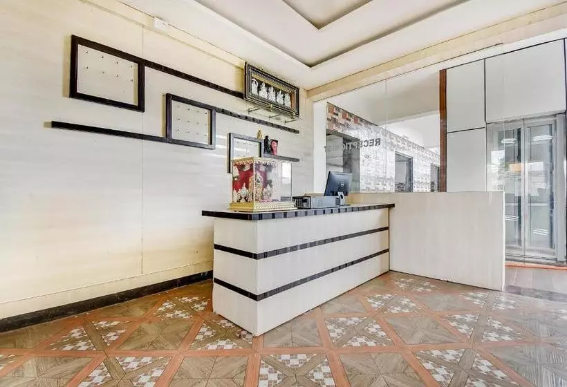 ホテル Oyo 62873 Daivik Comforts