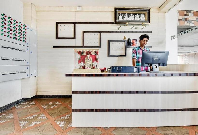 Hotell Oyo 62873 Daivik Comforts