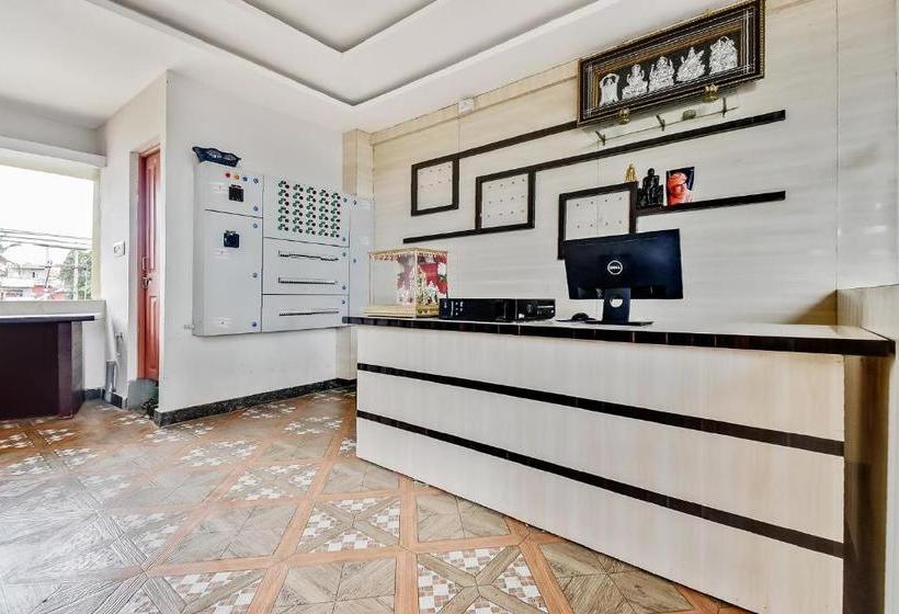 Hotell Oyo 62873 Daivik Comforts