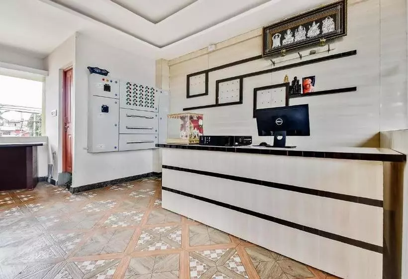 ホテル Oyo 62873 Daivik Comforts