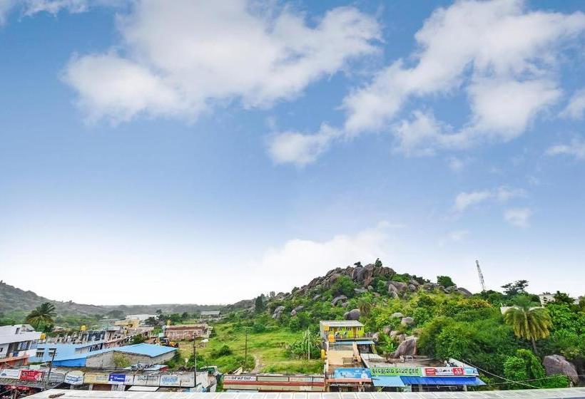 Hotell Oyo 62873 Daivik Comforts