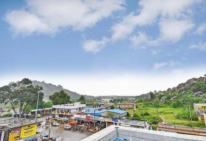 Hotell Oyo 62873 Daivik Comforts