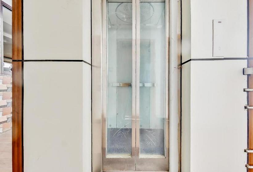 Hotell Oyo 62873 Daivik Comforts