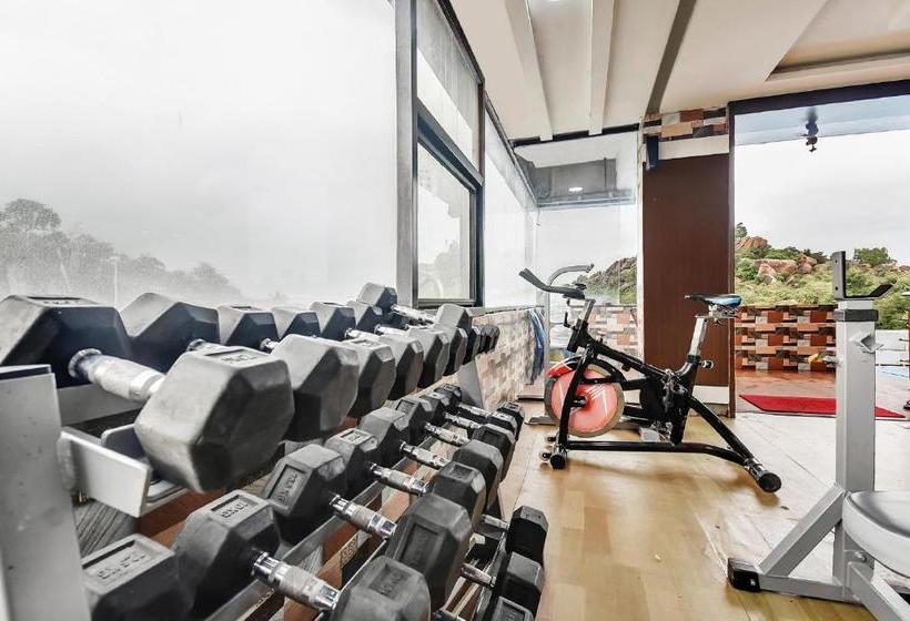 Hotell Oyo 62873 Daivik Comforts