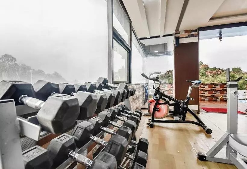 ホテル Oyo 62873 Daivik Comforts