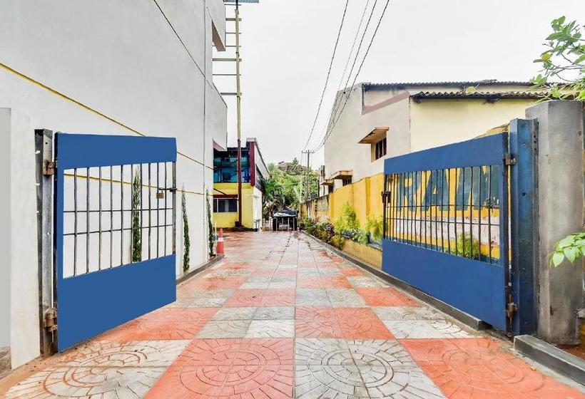 Hotell Oyo 62873 Daivik Comforts