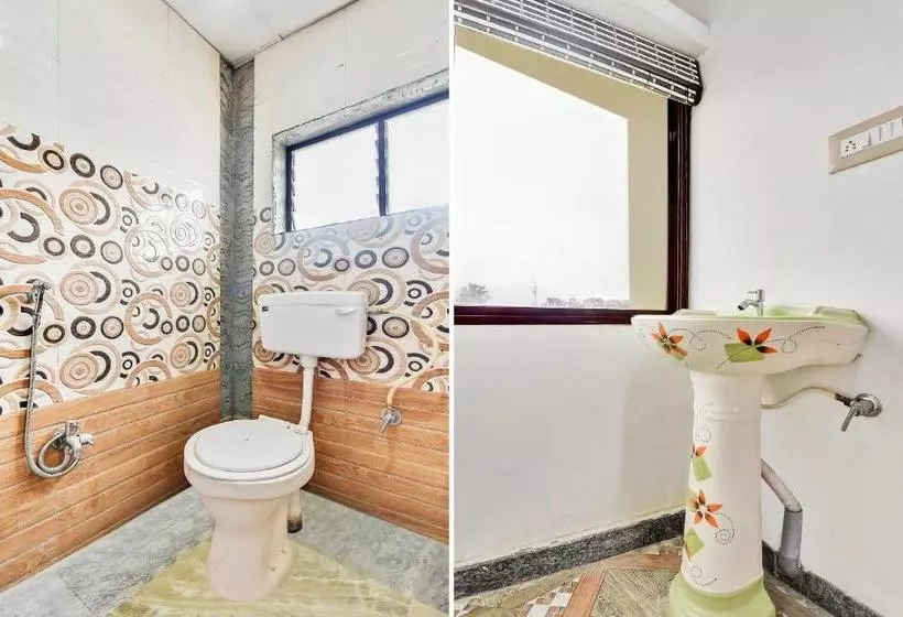 ホテル Oyo 62873 Daivik Comforts