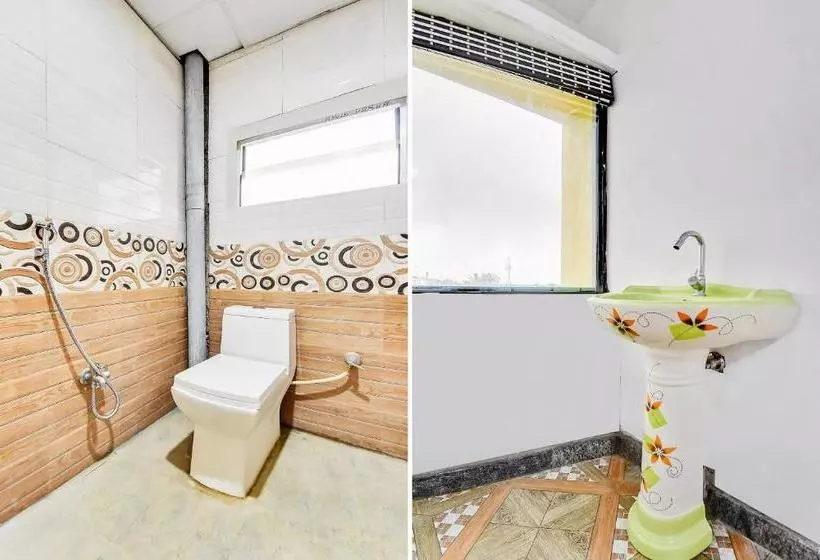 ホテル Oyo 62873 Daivik Comforts