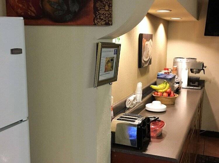 فندق Americas Best Value Inn & Suites Williamstown